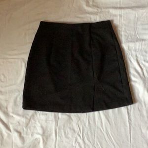 Stradivarius black mini skirt